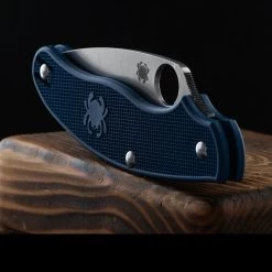 Spyderco UK Penknife Lightweight Dark Blue CPM SPY27