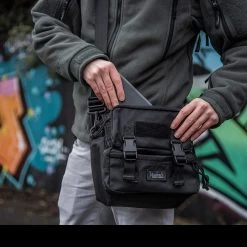 Magforce Survivor 500D Waterproof Shoulder Bag -Outdoor Gear Store survivordet4 78975.1645020246.1280.1280 46295.1689172698.1280.1280 55276.1689172808