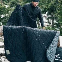 TAD Bastion Woobie -Outdoor Gear Store tad bast woo bkdet4 14194.1587420422.1280.1280 03470.1647623499